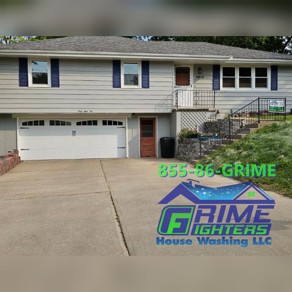 🚀 Project Spotlight: Grime Fighters House Washing Transforms Concrete Surfaces in St. Joseph, MO! 🏠